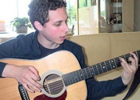 Dan Kaplan playing guitar